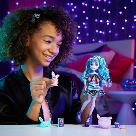 Monster High Doll Creepover pizsamaparti Twyla Boogeyman kisállattal és kiegészítőkkel HLP87